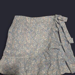 Chic Floral Mini Skirt in Light Blue
